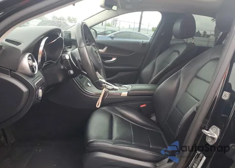 2017 Mercedes-Benz C 300 z USA, uszkodzony, nr VIN 55SWF4JB8HU218098